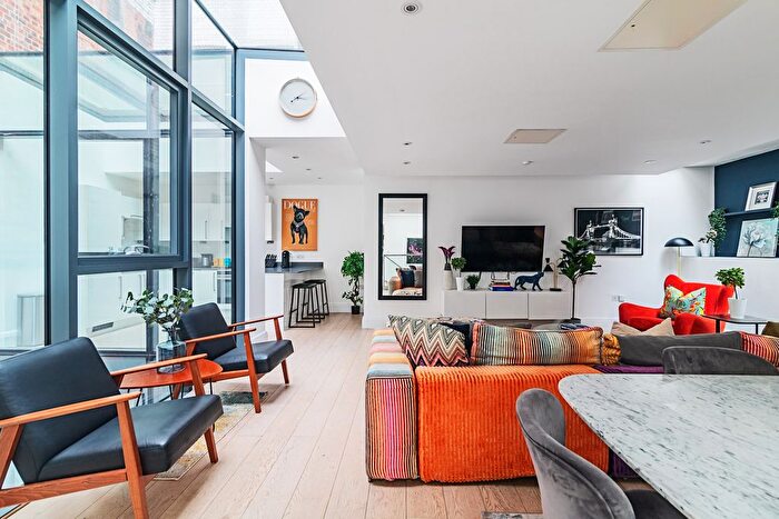 3 Bedroom Flat For Sale In Lincoln's Inn Fields, Holborn, WC2A