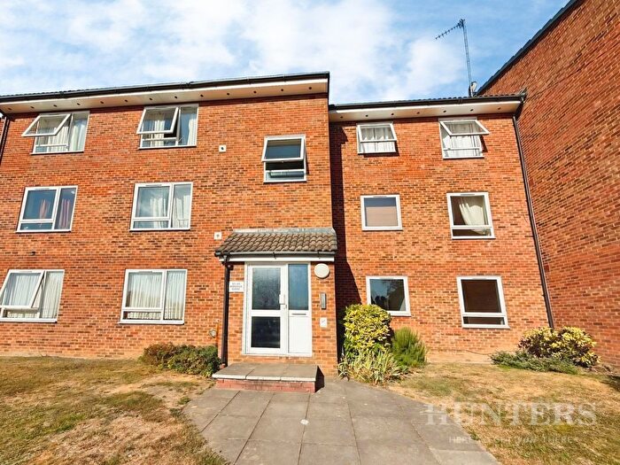 2 Bedroom Flat To Rent In Montana Close, South Croydon, CR2