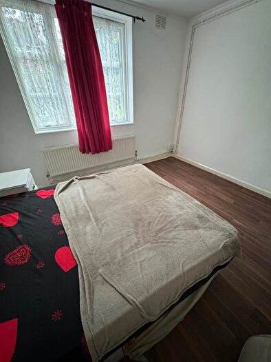 2 Bedroom Flat To Rent In Addison Way, London, NW11