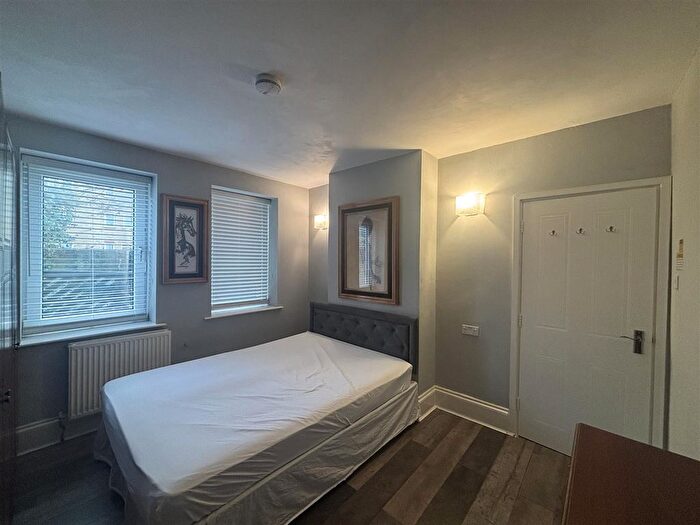2 Bedroom Flat To Rent In Germander Way, London, E15