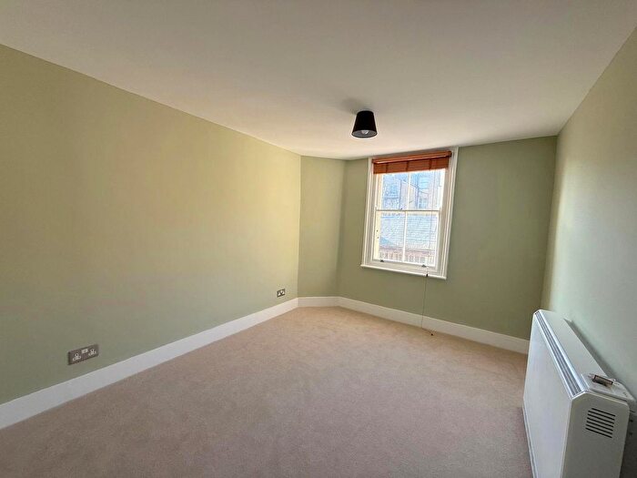 1 Bedroom Flat To Rent In Farm Road, Hove, BN3