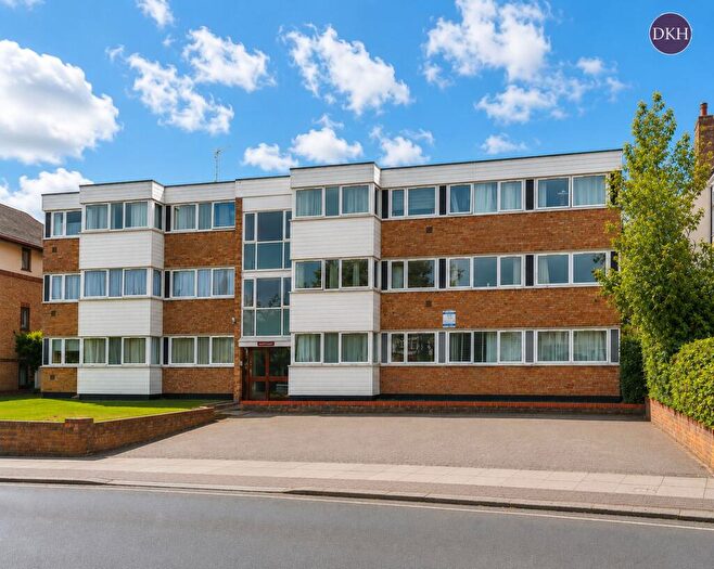2 Bedroom Flat To Rent In Alexandra Grove, London, N12