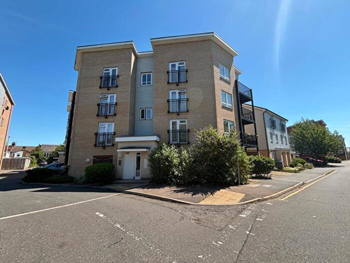 2 Bedroom Flat For Sale In The Chase, Grays, Essex, RM20