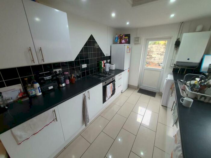 5 Bedroom House To Rent In Woodville Road, Cathays, Cardiff, CF24