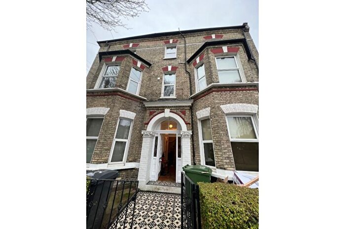 1 Bedroom Studio To Rent In Lambert Road, Brixton Hill, London, SW2