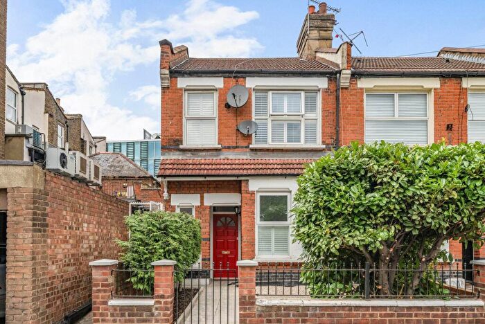 2 Bedroom Flat For Sale In Aldworth Road, Stratford, London, E15