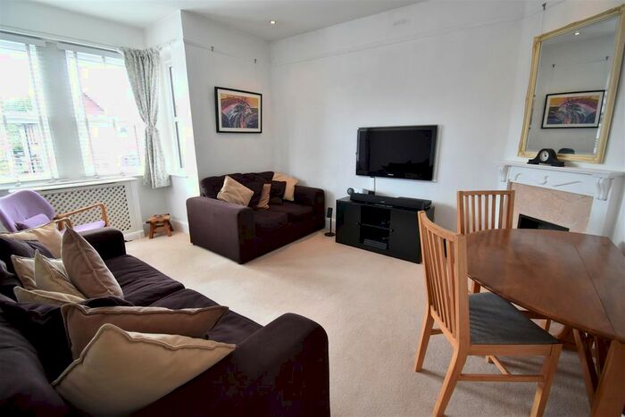 2 Bedroom Flat To Rent In Broomfield Road, Surbiton, KT5
