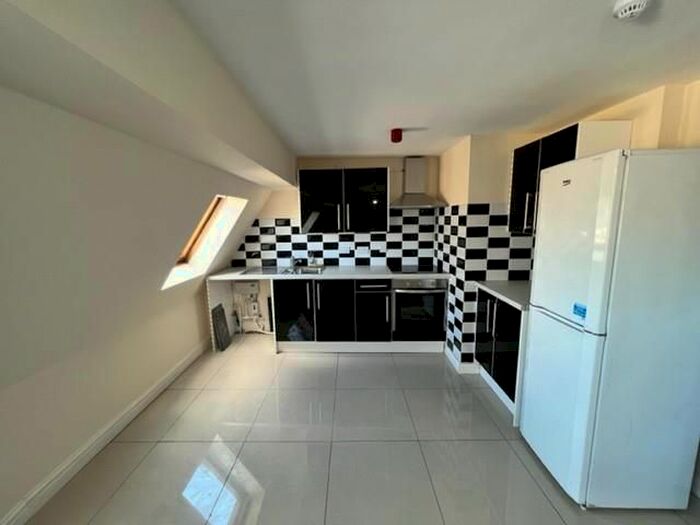 2 Bedroom Flat To Rent In Leeds Road, Bradford, BD3