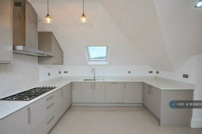 2 Bedroom Maisonette To Rent In Palace Grove, Bromley, BR1