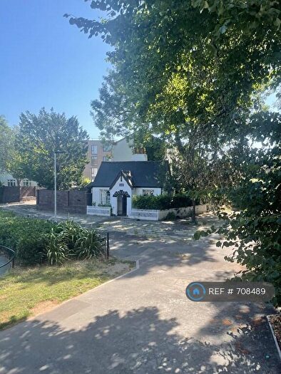 2 Bedroom Detached House To Rent In Willow Grove, London, E13
