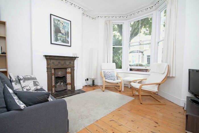 1 Bedroom Flat To Rent In Tradescant Road, London, SW8