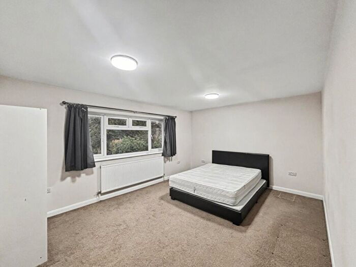 3 Bedroom Flat To Rent In Flat, Burgess Avenue, London, NW9