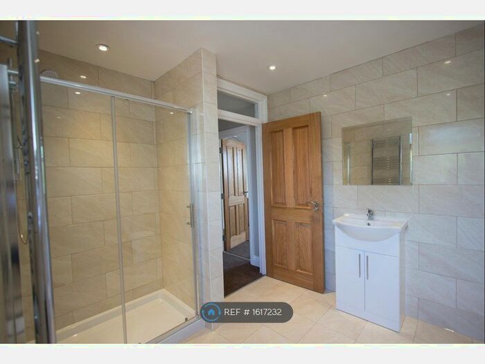 8 Bedroom Semi-Detached House To Rent In Carlton Road, Southampton, SO15