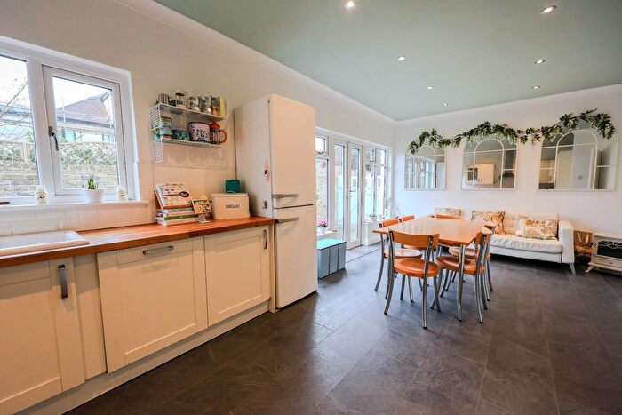 4 Bedroom Detached House For Sale In Tyrone Road, Southend-On-Sea, SS1