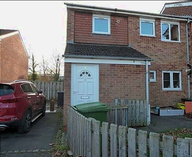 2 Bedroom Flat To Rent In Dalbeg Close, Pendeford, Wolverhampton, WV8