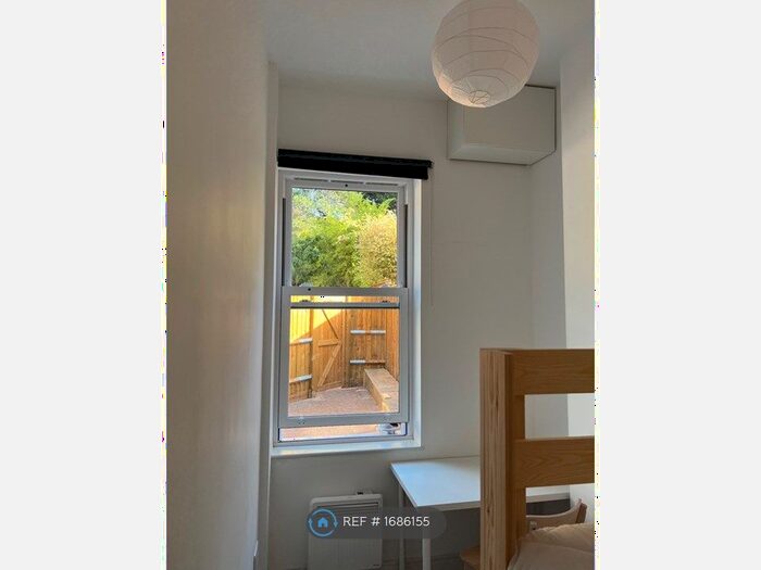 4 Bedroom Flat To Rent In Lingfield Avenue, Kingston Upon Thames, KT1