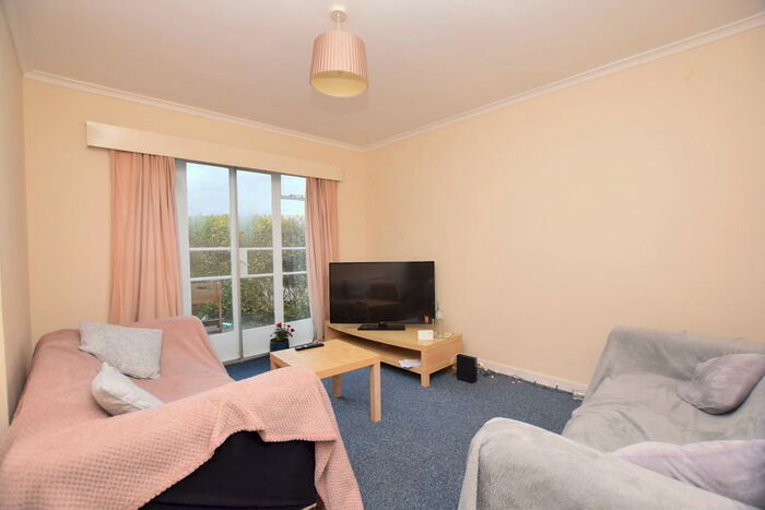 4 Bedroom Semi-Detached House To Rent In College Road, BS16