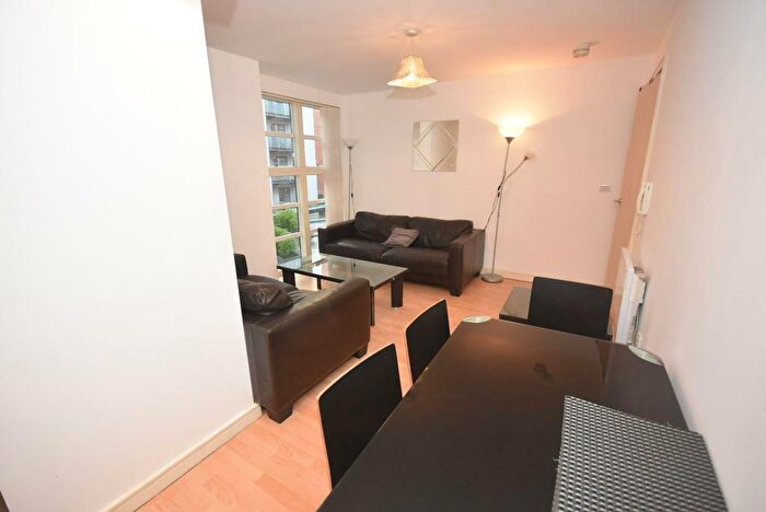 2 Bedroom Apartment To Rent In The Quadrangle, Manchester, M1