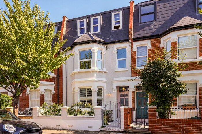 4 Bedroom Flat To Rent In Queensmill Road, London, SW6