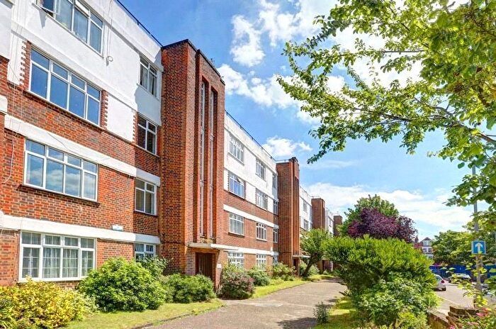 2 Bedroom Flat To Rent In Moira Court, London, SW17