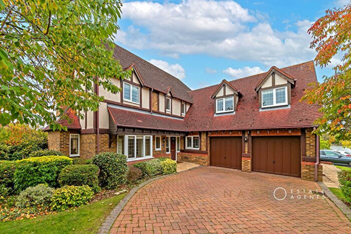 5 Bedroom Detached House For Sale In Lynmouth Crescent, Furzton, MK4