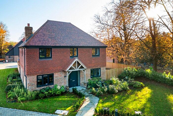 5 Bedroom Detached House For Sale In Green Drive, Etchinghill, CT18