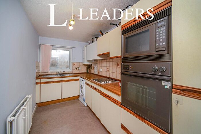 2 Bedroom Flat To Rent In Henley Road, Brighton, East Sussex, BN2