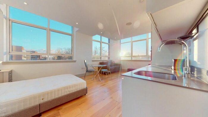 Studio To Rent In Lawrence Road, London, N15