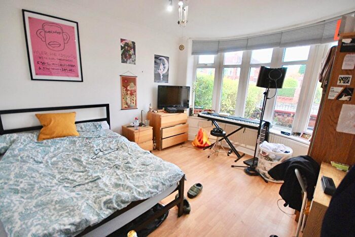 5 Bedroom Semi-Detached House To Rent In Finchley, Road, Manchester, M14