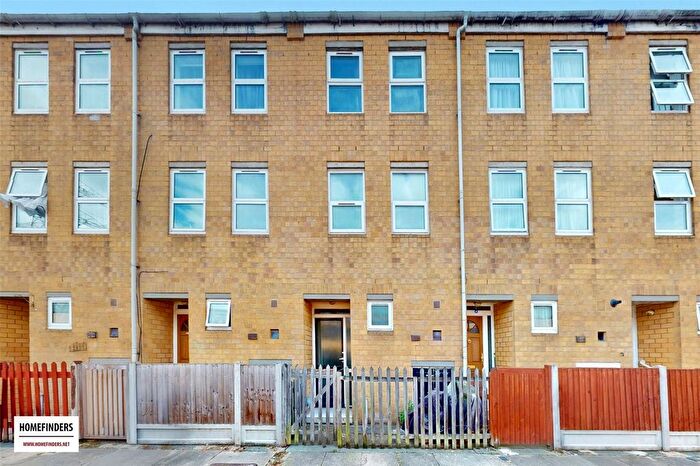 3 Bedroom Terraced House For Sale In Caldecott Way, Hackney, E5