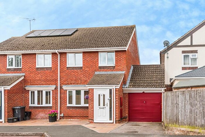3 Bedroom Semi-Detached House For Sale In Olive Grove, Swindon, SN25