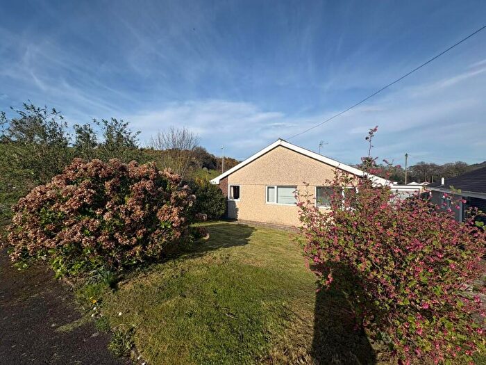 3 Bedroom Detached Bungalow For Sale In Bryn Tyddyn, Pentrefelin, LL52