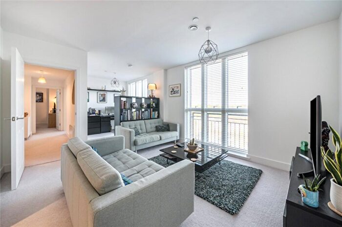 2 Bedroom Apartment For Sale In Fellowes Rise, Winchester, Hampshire, SO22