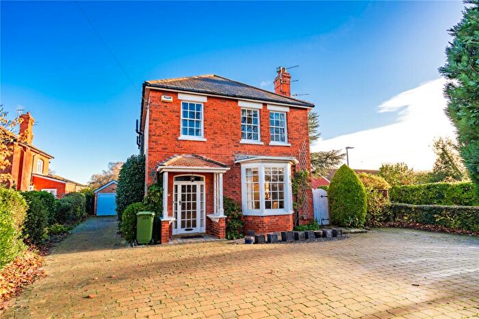 4 Bedroom Detached House For Sale In Waltham Road, Grimsby, Lincolnshire, DN33