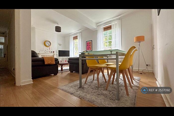 3 Bedroom Flat To Rent In Sancroft Street, London, SE11