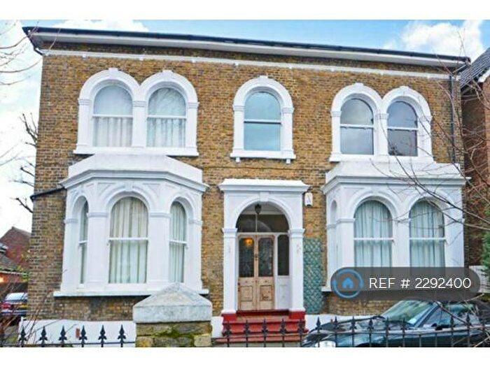 3 Bedroom Flat To Rent In Cambridge Drive, London, SE12