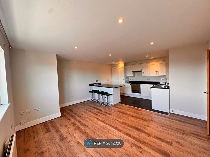 2 Bedroom Flat To Rent In Capitol Square, Epsom, KT17