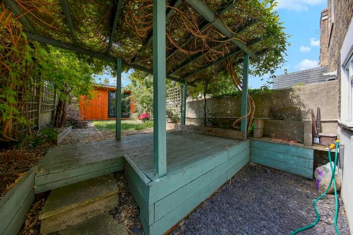 1 Bedroom Flat To Rent In Kings Grove, London, SE15