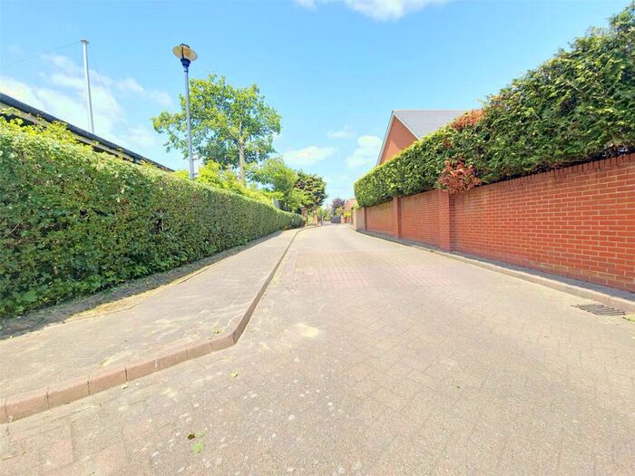 2 Bedroom Apartment To Rent In Deyncourt Gardens, Upminster, RM14