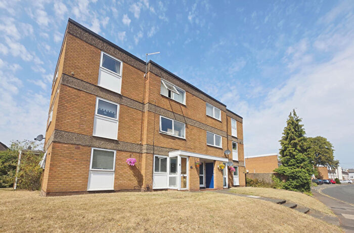 2 Bedroom Flat To Rent In Swincross Road, Stourbridge, West Midlands, DY8