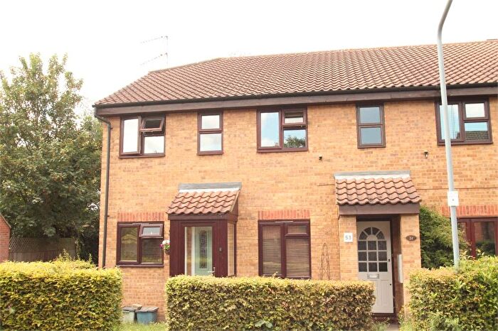 2 Bedroom Flat To Rent In Osprey Close, Snaresbrook, London, E11