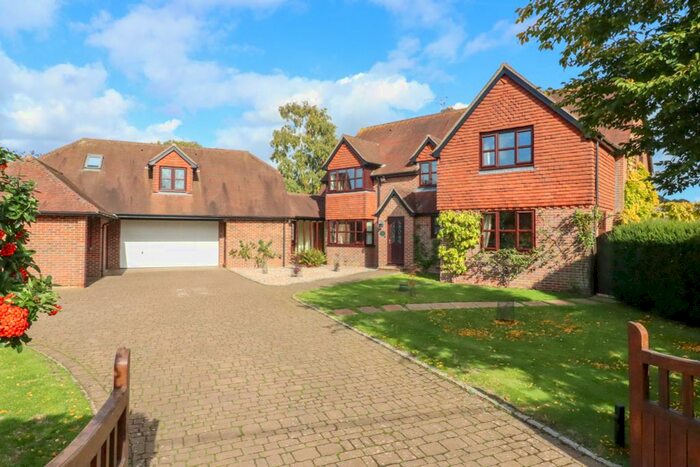 4 Bedroom Detached House For Sale In Petersfield Road, Ropley, Alresford, SO24