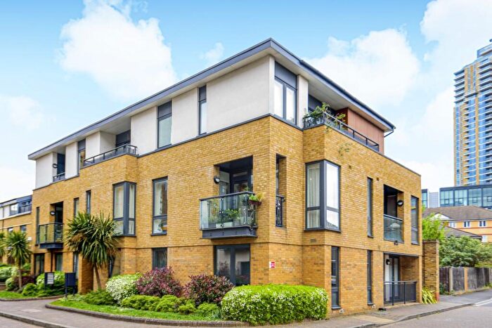 2 Bedroom Flat To Rent In George Mathers Road, London, SE11