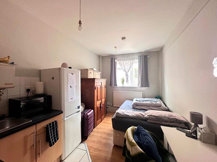 Flat To Rent In Cobden Avenue, Southampton, SO18