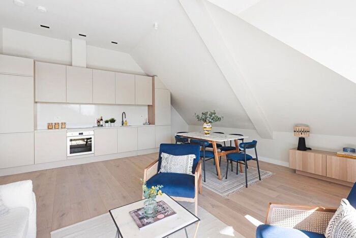 2 Bedroom Flat To Rent In Creswick Road, Acton, W3