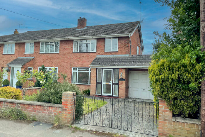 3 Bedroom Semi-Detached House To Rent In Thame Oxfordshire, OX9