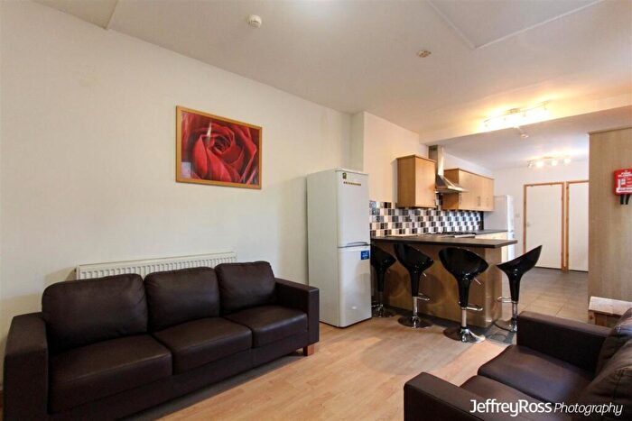 6 Bedroom Private Hall To Rent In Lisvane Street, Cathays, CF24