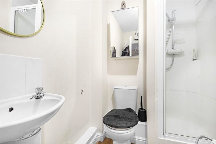 2 Bedroom Flat For Sale In Holyhead Mews, Cippenham, Slough, SL1