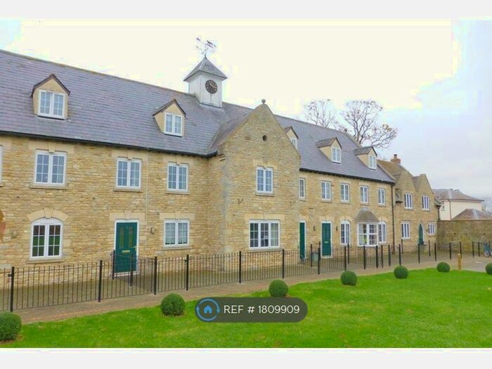 2 Bedroom Flat To Rent In Heathfield, Bletchingdon, Kidlington, OX5