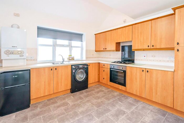 2 Bedroom Flat To Rent In Elm Grove, Hayling Island, PO11